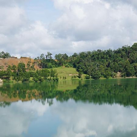 ホテルGreen Lake Linow Tomohon エクステリア 写真