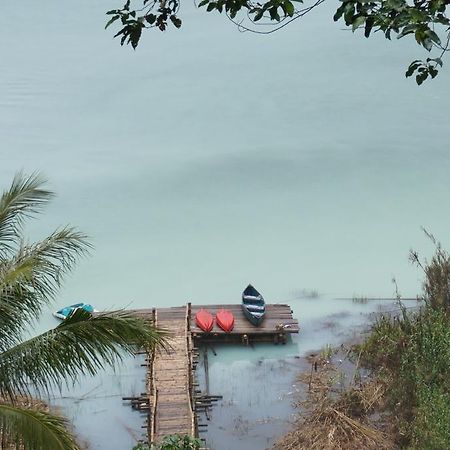ホテルGreen Lake Linow Tomohon エクステリア 写真