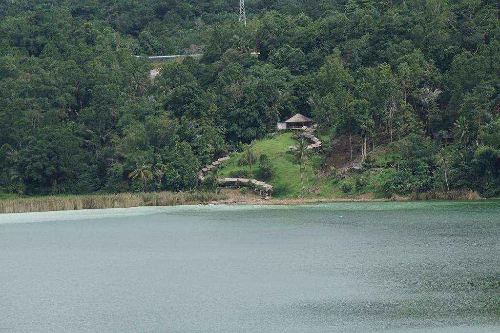 ホテルGreen Lake Linow Tomohon エクステリア 写真