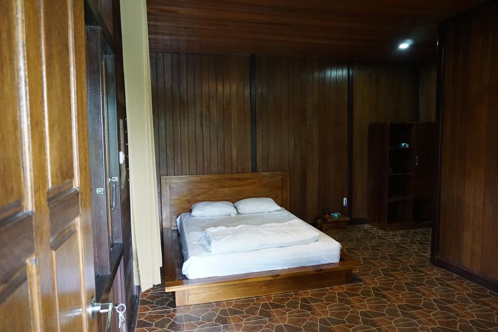 ホテルGreen Lake Linow Tomohon エクステリア 写真