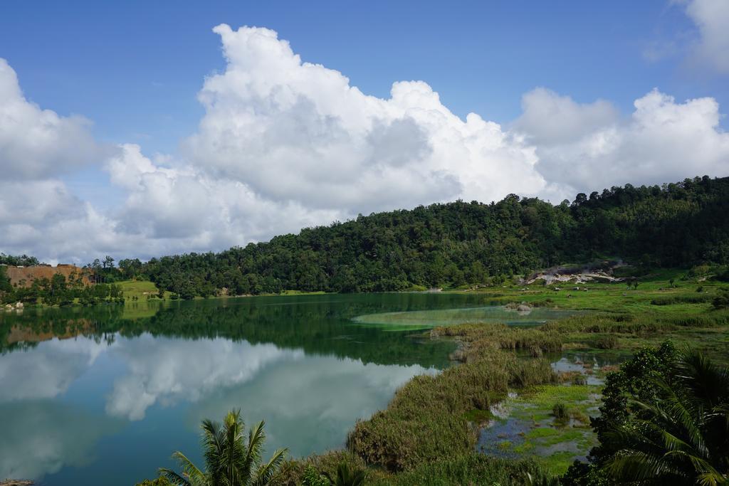 ホテルGreen Lake Linow Tomohon エクステリア 写真